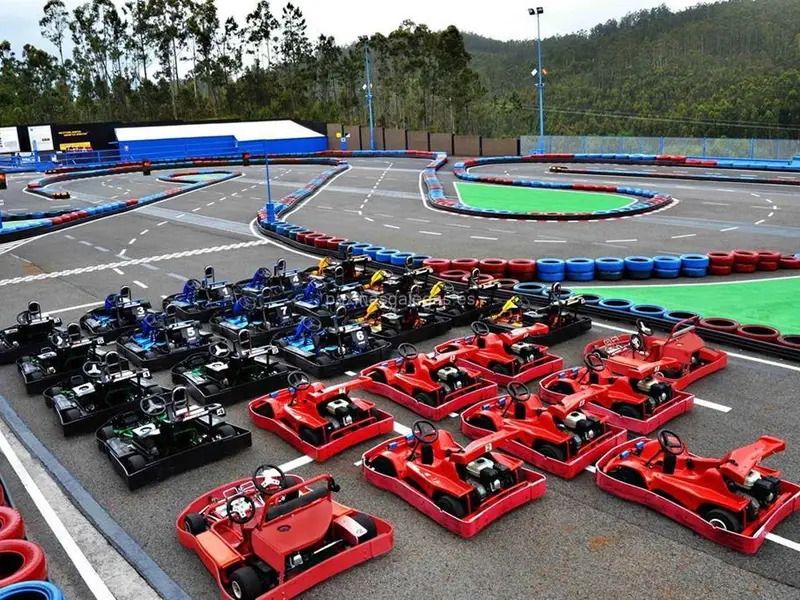 Circuito de karts preparado para una jornada de empresa