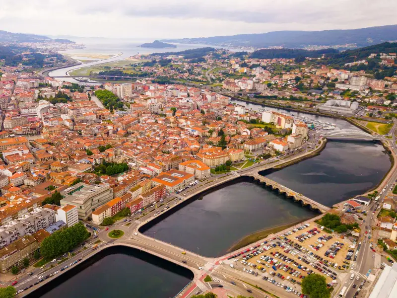 Pontevedra y el río Lérez con sus puentes
