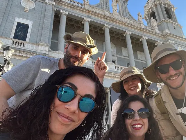 Grupo en una prueba de escape room urbano